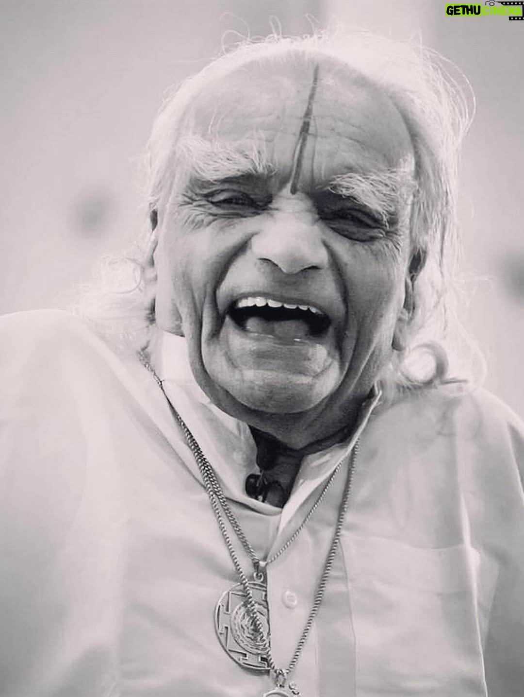 María José Prieto - 3 Likes - Hoy celebramos el cumpleaños de Guruji BKS Iyengar, mi maestro de yoga y celebramos su enseñanza viva. 🧘🏽‍♂️ 
En tiempos de división y polarización, su mensaje nos recuerda el poder de la templanza, la escucha y la unión.
Que sepamos sostener nuestras diferencias sin perder la humanidad, y elegir ser puentes en lugar de muros.

Feliz cumpleaños, Guruji. ✨