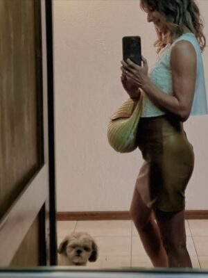 María José Prieto Instagram - Quédate con alguien que te mire
como te mira la PiPA 🥰😍😂
Que tengan un lindo DOMINGO ☀️
@clubdeperrosygatos.cl
#pipa #pipalover 🐶