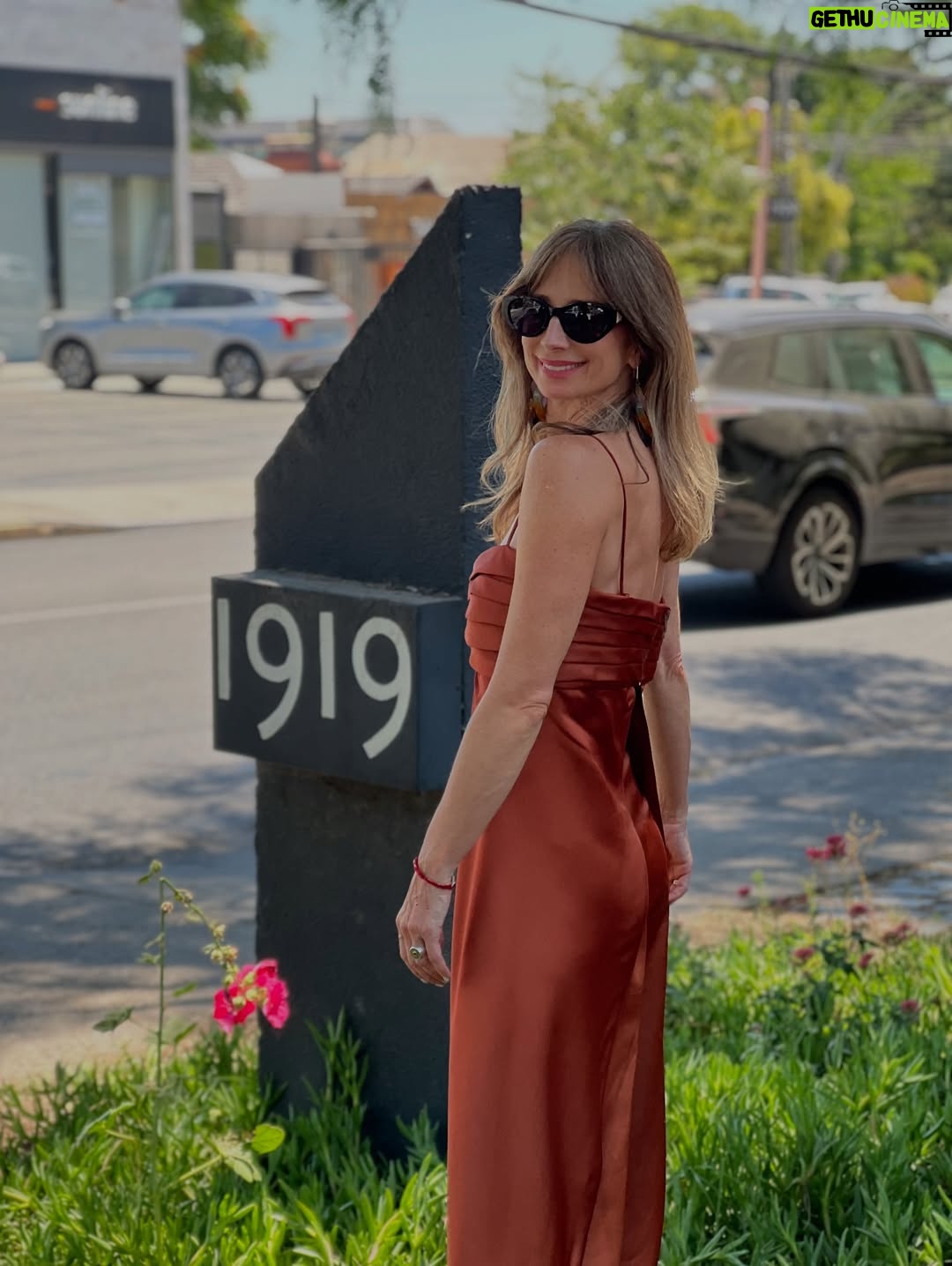 María José Prieto - 3 Likes - Todo el mundo prefiere la felicidad, nadie quiere el sufrimiento. Pero la felicidad proviene principalmente de nuestra propia actitud, y no de factores externos.
(…recuerda tu actitud mental es fundamental🧡) 
Ojo con el “secuestro amigdalino”  de fin de año 🧠 🫠
#mantentucuerpoenmente 

@itvelvet 
@carolaandrewsm ✂️🤍
@okwu_chile