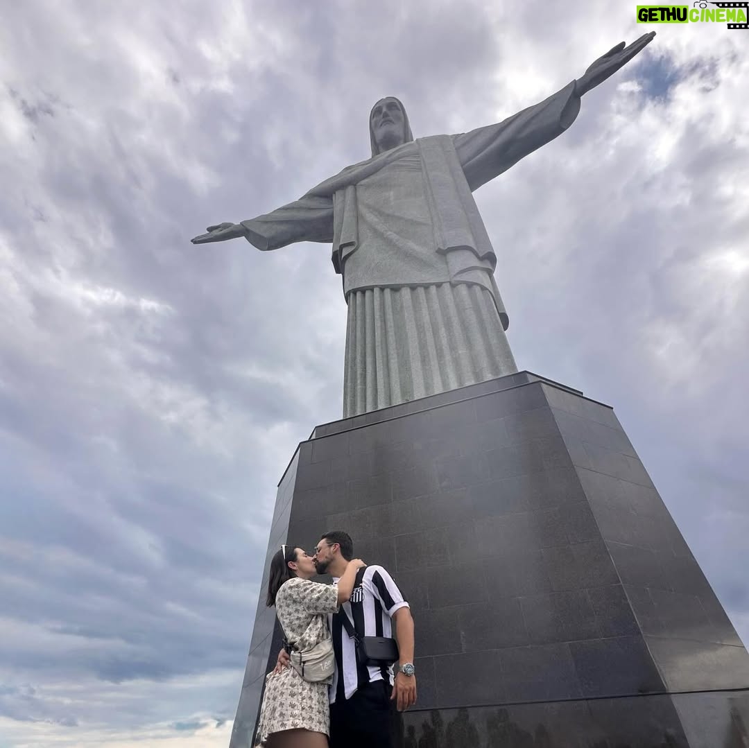 María Karla Gómez - 17.4K Likes - Este post es para celebrar tu vida y nuestro primer año juntos , gracias por ser ese apoyo incondicional y el mejor compañero que pudo llegar a mi vida, a tu lado me siento amada y en paz y ese es el mayor regalo que puedo tener, solo quiero despertar y siempre ver tu sonrisa, te amo posiiii ❤️❤️❤️