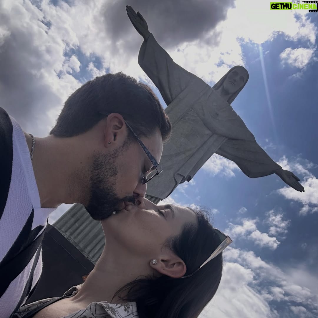 María Karla Gómez - 17.4K Likes - Este post es para celebrar tu vida y nuestro primer año juntos , gracias por ser ese apoyo incondicional y el mejor compañero que pudo llegar a mi vida, a tu lado me siento amada y en paz y ese es el mayor regalo que puedo tener, solo quiero despertar y siempre ver tu sonrisa, te amo posiiii ❤️❤️❤️
