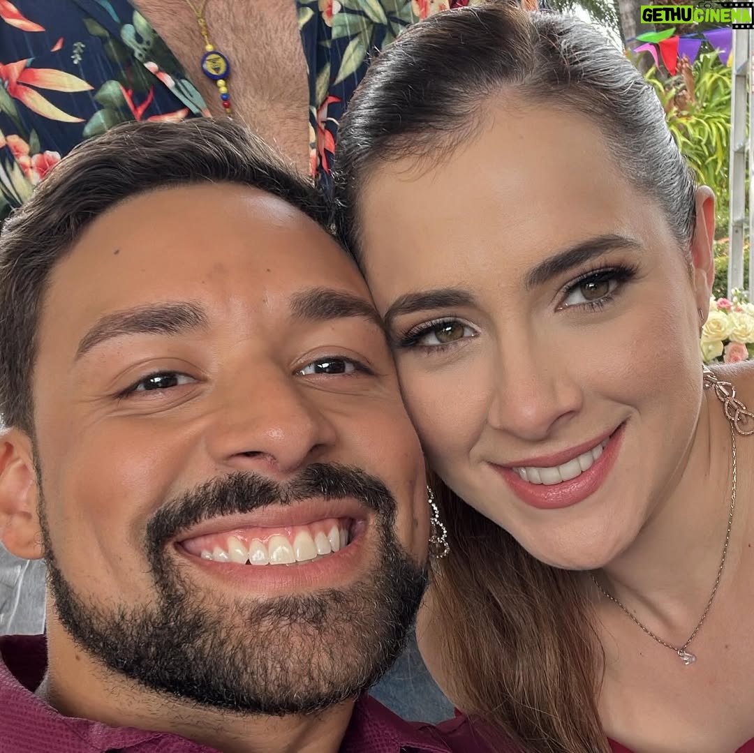 María Karla Gómez - 17.4K Likes - Este post es para celebrar tu vida y nuestro primer año juntos , gracias por ser ese apoyo incondicional y el mejor compañero que pudo llegar a mi vida, a tu lado me siento amada y en paz y ese es el mayor regalo que puedo tener, solo quiero despertar y siempre ver tu sonrisa, te amo posiiii ❤️❤️❤️