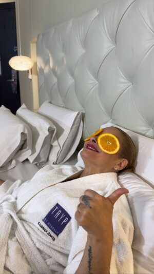 Marián Sabaté Instagram - ✨ Cuando la experiencia habla por sí sola… ✨
Marian Sabaté, la reina de la farándula en Ecuador, vivió Zahir Hotel y lo cuenta desde su propia experiencia 🤍
Comodidad que se siente, confort que se disfruta y detalles que hacen cada estadía inolvidable.
Hospedarte en Hotel Zahir es más que dormir bien… es sentirte como en casa, con el nivel que mereces.
📍 Vive tu propia experiencia Zahir
📲 Reserva al y descúbrelo tú también