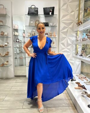 Marián Sabaté Instagram - La sonrisa es mi mejor accesorio y combina perfecto con este hermoso vestido