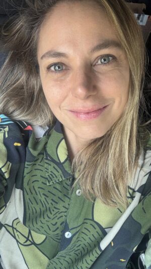 Mariana Derderián Instagram - Y GRACIAS a todos por tanto cariño, ayer recibí un balde de consejos de personas maravillosas y para mí de eso va la vida… De estar en todas!
.
Gracias a ti @hyundaichile por ese apoyo constante en lo humano, en lo profundo y en lo profundo.
Más allá de nuestro vínculo profesional, la calidad de los trabajadores es una joyita 🤍