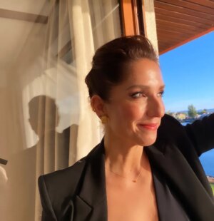 Mariana Loyola Instagram - Valdivia, Valdivia, Valdivia ♥️♥️♥️
Mi amada Valdivia y su magnífico @ficvaldivia 🥹
Gracias mi @rodrigoidd y @pilardeldaniela de @locavaldivia 💖 por las risas y el talento y por acompañarme en la noche inaugural del festival, que animé junto a mi amada socia Paly García ❤️🔥
Siempre es un placer venir y disfrutar de mis amigas, del cine, de las comidas, de las risas y conversaciones y de los paisajes increíbles de esta ciudad preciosa.
Feliz de volver cada vez.
Larga vida al Festival de Cine de Valdivia 🎥 🌟
