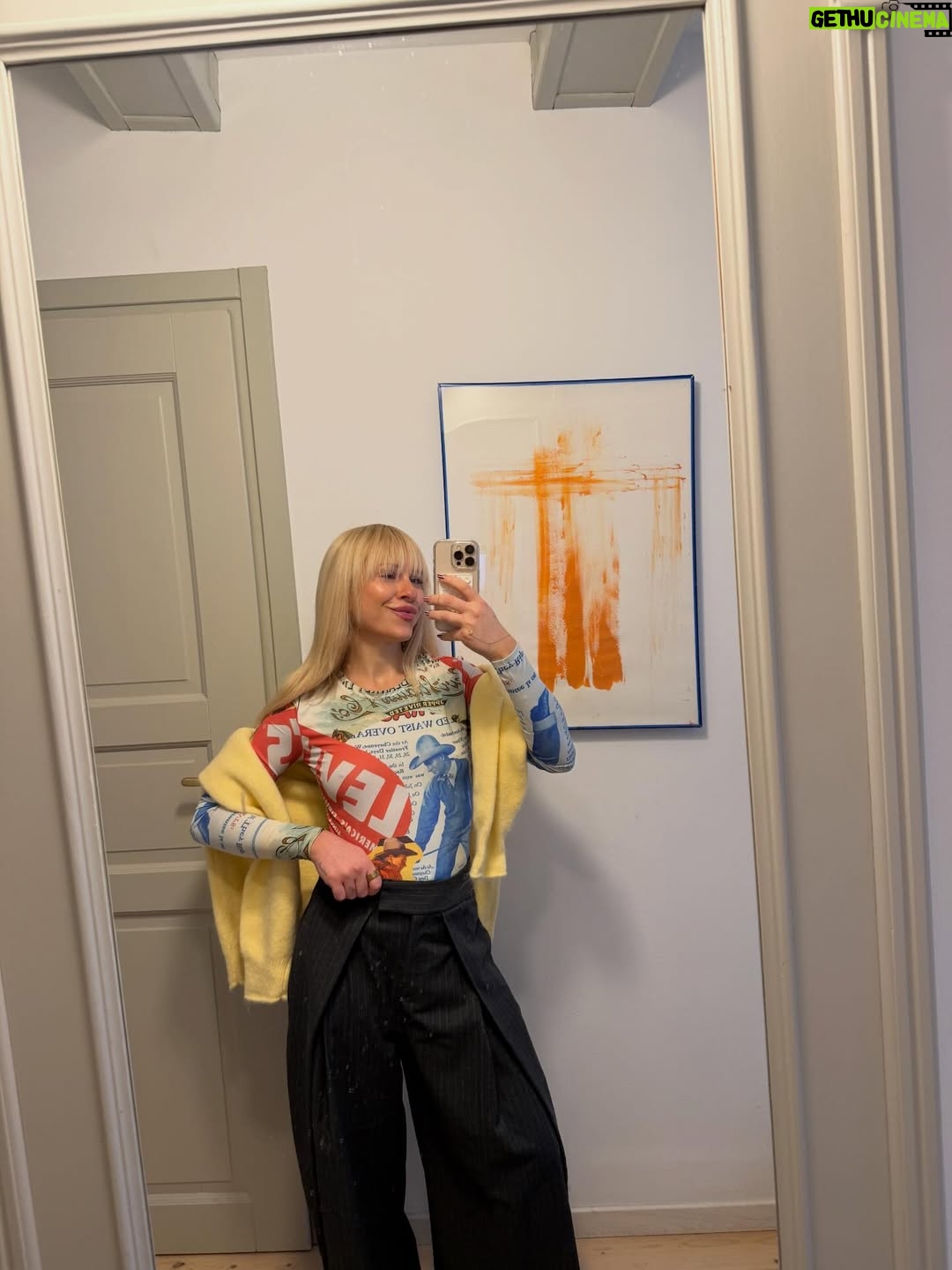 Mariana Prachařová - 7.2K Likes - doufám, že po včerejšku taky praktikujete polohu z fotky číslo jedna🫶🏻