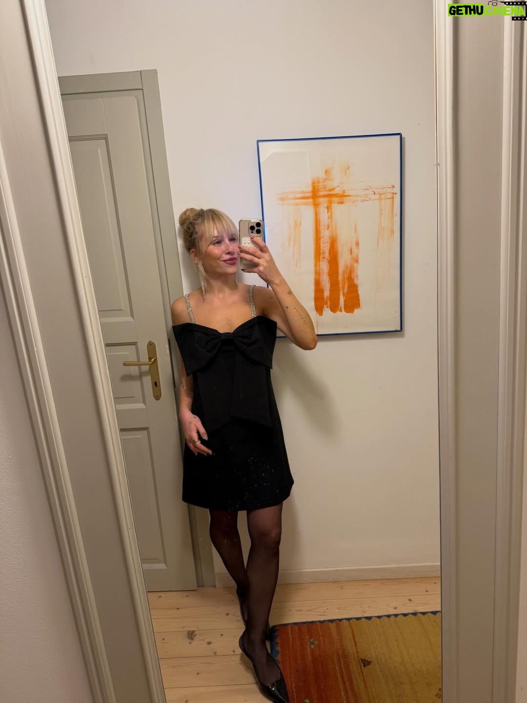 Mariana Prachařová - 7.2K Likes - doufám, že po včerejšku taky praktikujete polohu z fotky číslo jedna🫶🏻