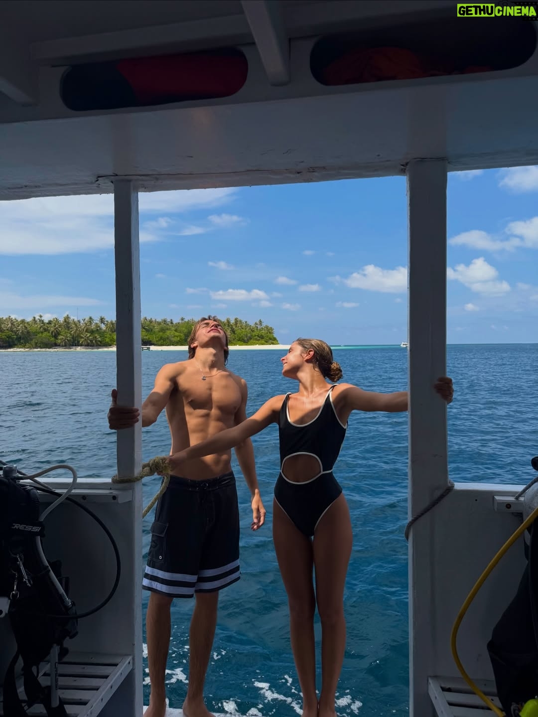 Mariana Wengorovius - 18.7K Likes - recap of a week living in the middle of the ocean 🪼✨ aboard @submaldives 🛥️
.
.
#liveaboard #maldives