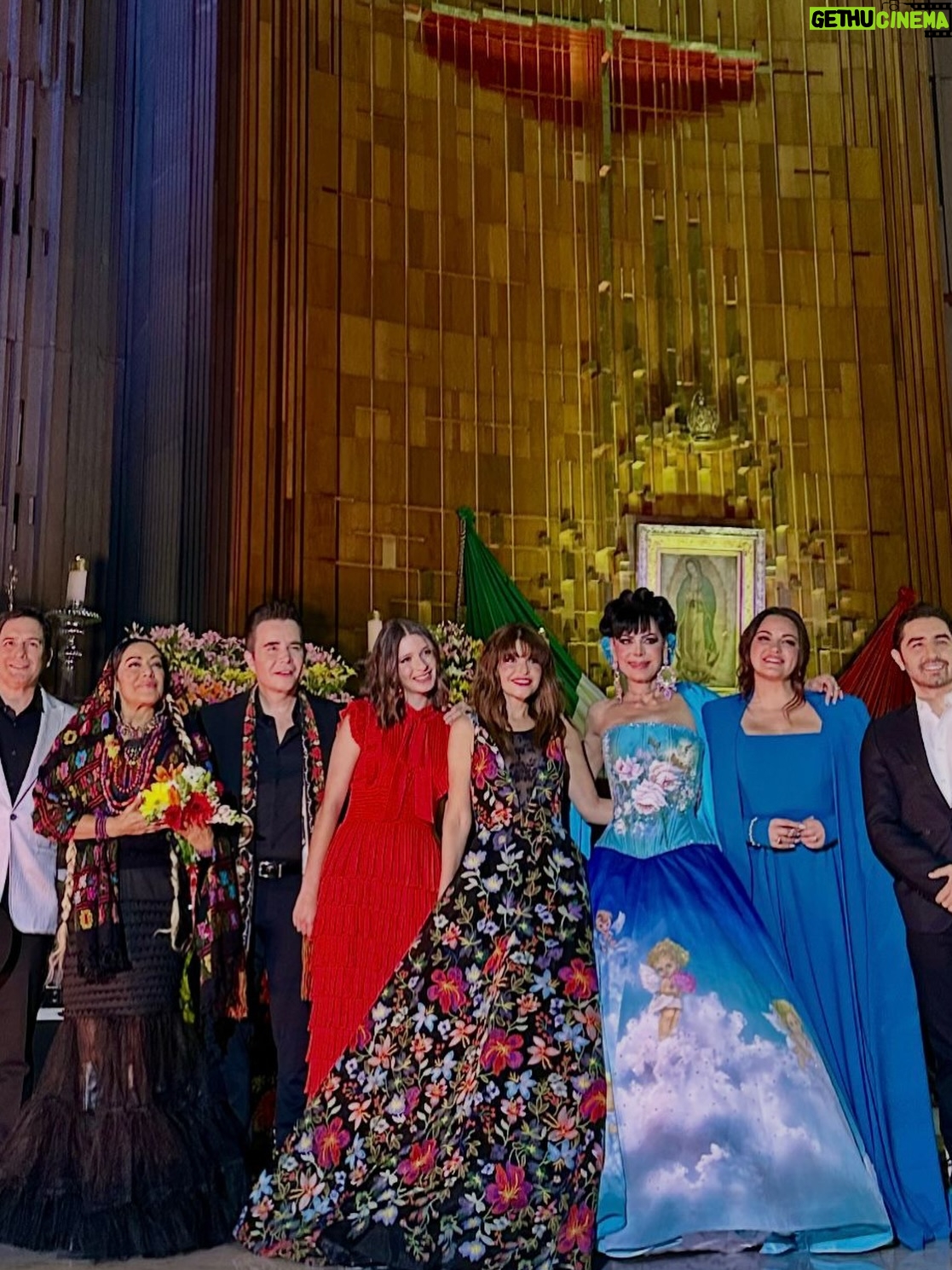 Maribel Guardia - 61.9K Likes - Noche llena de emociones cantándole a la Virgencita con amigos y compañeros talentosos ❤️
