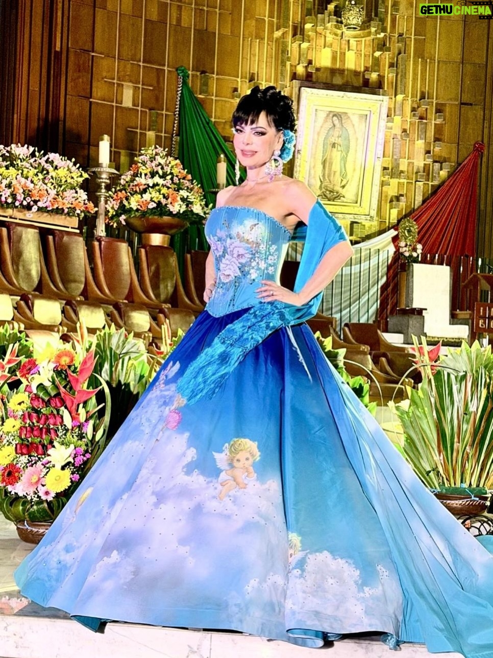 Maribel Guardia - 61.9K Likes - Noche llena de emociones cantándole a la Virgencita con amigos y compañeros talentosos ❤️