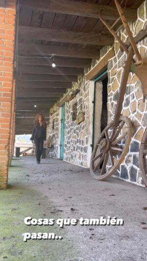 Maricela González Instagram - En un día normal de grabación decidí explorar mejor el rancho y, claro que me llevé una que otra sorpresa…!
