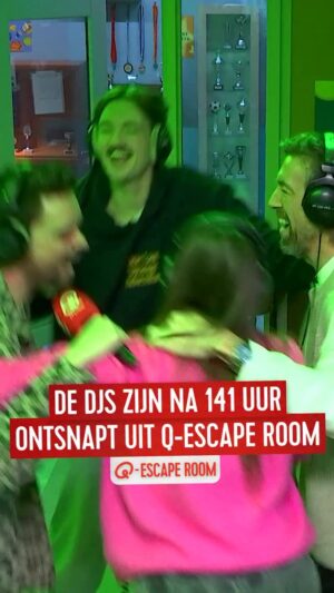 Marieke Elsinga Instagram - Na zestien herkansingen zijn de Q-dj’s eindelijke ontsnapt (of moeten we zeggen geslaagd) van het Raadsel College. 🎓🔓#Qescaperoom