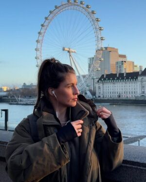 Marieke Elsinga Instagram - Excursie naar Londen! 🇬🇧 #QescapeRoom 
Laatste foto: als je me als 12 jarige had verteld dat ik op de trappen zou zitten waar de Spice Girls de clip van Wannabe hebben opgenomen, had ik je nooit geloofd!