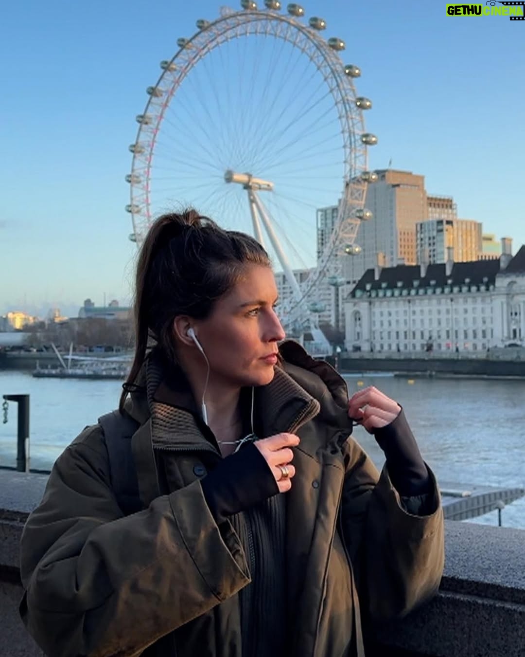 Marieke Elsinga - 12.6K Likes - Excursie naar Londen! 🇬🇧 #QescapeRoom 
Laatste foto: als je me als 12 jarige had verteld dat ik op de trappen zou zitten waar de Spice Girls de clip van Wannabe hebben opgenomen, had ik je nooit geloofd!