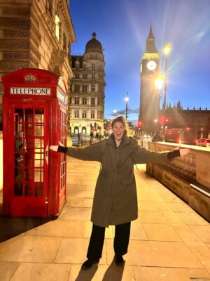 Marieke Elsinga Instagram - Marieke is gevonden in LONDEN! 🤯 #Qescaperoom