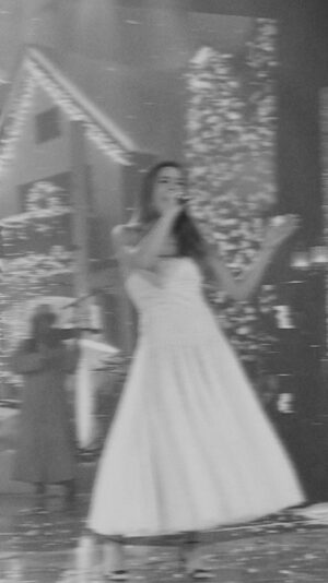 Marilou Instagram - J’avais 12 ans quand cette chanson est sortie
difficile de mettre des mots sur ce que j’ai ressenti en la rechantant
23 ans plus tard
avec @ginoquilico 🤍🫠🎄 

@chanteursmasquestva
