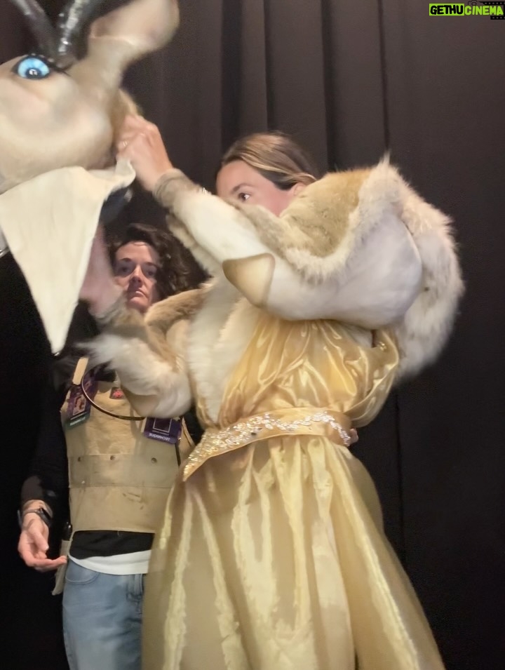 Marilou - 10.2K Likes - Ce fut très… divertissant! 

Jouer à la chanteuse à voix, déguisée en caribou, en ayant deux petits trous de narines comme champ de vision 🙃🫎🤍