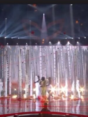 Marilou Instagram - Ce fut très… divertissant! 

Jouer à la chanteuse à voix, déguisée en caribou, en ayant deux petits trous de narines comme champ de vision 🙃🫎🤍