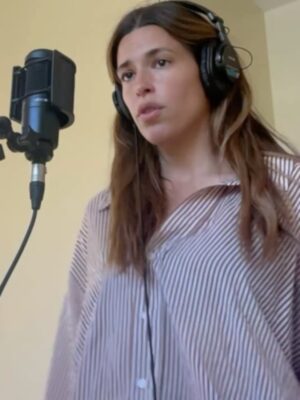 Marilou Instagram - Ce fut très… divertissant! 

Jouer à la chanteuse à voix, déguisée en caribou, en ayant deux petits trous de narines comme champ de vision 🙃🫎🤍