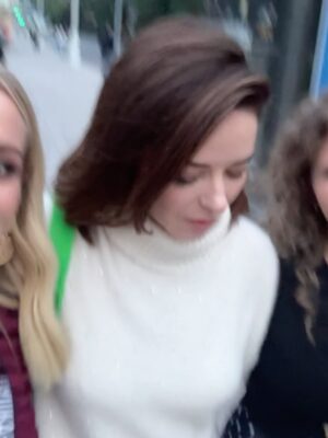 Marina Aleksandrova Instagram - *** 

“Москва…” встретилась со мной в июне 2024г, мы сидели за соседними столиками на премии АПКиТ и я болела за этих пацанов, “Слову” которых поверила вся страна, поверила и я…
В тот вечер они получили по заслугам, а я получила роль Ксюши, видимо, искренность с которой я радовалась пробило сердце серьезного пацана @verybestday и не менее серьезной девчонки @odolma …

Я росла четыре месяца в лице @tina_stojilkovic , мы создали чат и писали друг другу, кто то в будущее, кто то в прошлое, подмечали улыбки, родинки, делились советами, я просила не носить всё время Матвея на руках, иначе через 20 лет прийдется утро начинать с йоги, чтобы спина была в норме… так и произошло) 

Я повзрослела 26го ноября, в дневнике появилась заметка: «безумные пляски с уже подругами, порванная блузка и исчезающая улыбка Милоша в хоп-хей-лалалэй»… @juliatopolnitskaya  @lera_protivpravil  @bikovic 

Признаюсь, что уже в этот день моё сердце начало биться в вашем режиссерском ритме…Оля и Андрей Николаевич! (@odolma  @verybestday )

Вы дарите абсолютное актерское счастье, с вами я готова и с бородой и со слезами есть торт и забираться на все вершины, признаюсь, даже не читая сценария, но вы не пользуйтесь этим часто))) 
 
Бросайте меня в океан творческой свободы и смотрите, как я буду искать Гошину дрель или пуховик за гранью органики, я согласна) 

А всем остальным скажу наслаждайтесь нашей «Москвой…», пересматривайте и чувствуйте любовь, которой она пропитана!

Девочка Марина, 
которая верит, что искусство делает этот мир лучше и не верит слезам! 

С любовью, к лучшему городу и нашему проекту! 

8я серия «Москва слезам не верит, всё только начинается»  уже на @itsmore.tv 

P.S. видео в конце, будет в мой тг🤍