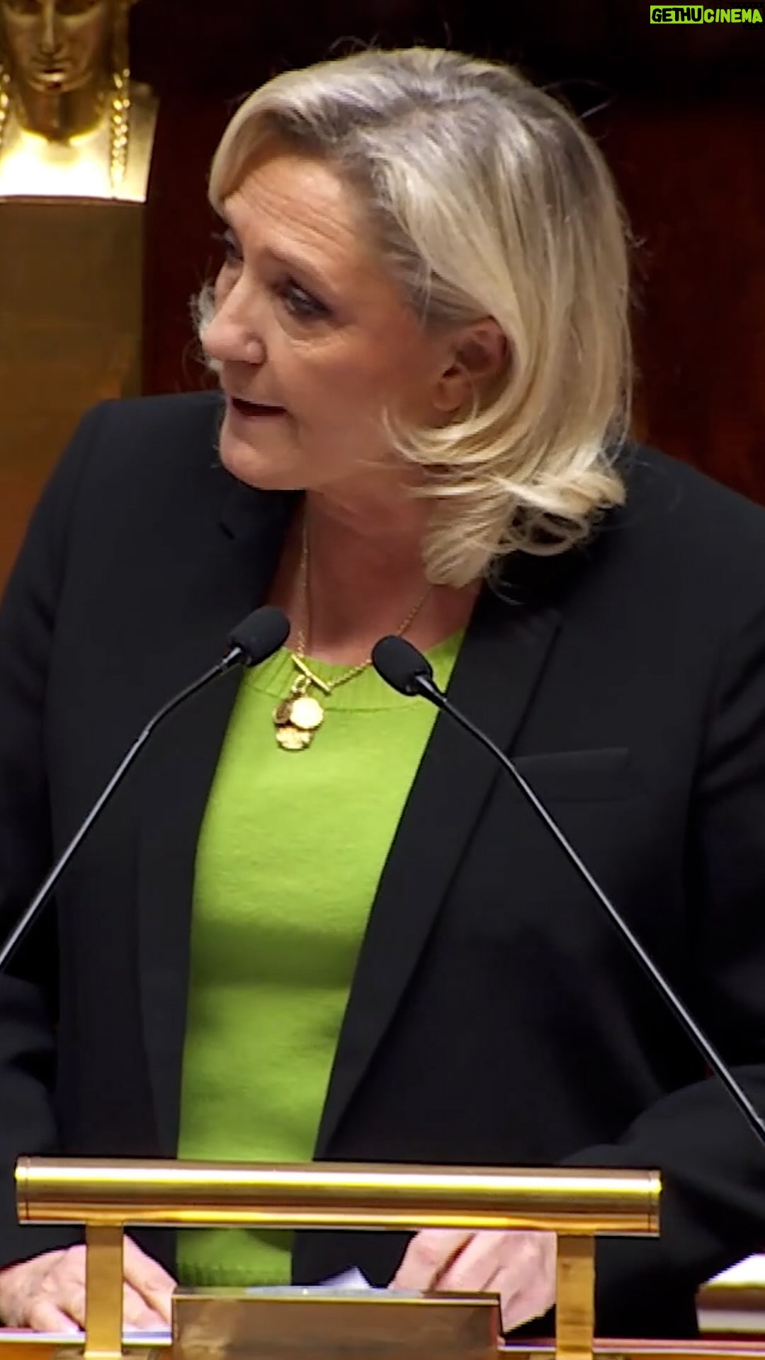 Marine Le Pen - 30.1K Likes - J’ai entendu vos propos monsieur le Premier ministre, sur la préférence européenne. Mais madame von der Leyen ne vous a visiblement pas écoutés, elle qui a annoncé avoir accepté l’achat massif d’armement américain…