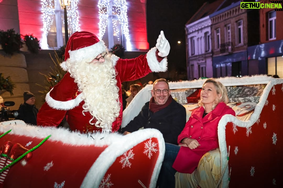 Marine Le Pen - 47K Likes - Quel immense bonheur pour moi d’être ce soir au marché de Noël d’Hénin-Beaumont, qui d’année en année, connaît une fréquentation grandissante.

Bravo à Steeve Briois pour cet immense succès et merci au Père Noël d’être présent ce soir ! 😉