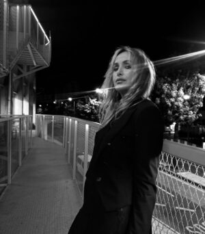 Marisa Cruz Instagram - “Mio Cristo in diamante
Ti porto, ti porto sempre
Sempre, ti porto sempre
Ti porto, ti porto sempre
Sempre
Sempre”

@rosalia.vt  LUX
Boa semana 💫