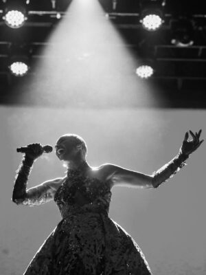 Mariza Instagram - Simplesmente Porto.
Um obrigada especial à Orquestra Jovens do Porto dirigida pelo fantástico Maestro Francisco Ferreira

Vestido: @joao_rolo_couture 
@ruibandeirafotografia
