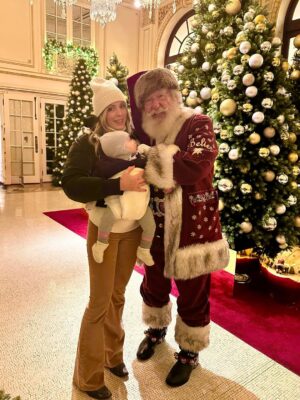 Marla Maples Instagram - Nothing sweeter than giggles and a surprise visit from Santa as we get ready for Alexander’s first Christmas.
I may have been protective when Santa snuck up behind us… 
but look how precious he is, welcoming this dear Santa  with that open little heart & purest joy. 🎅🏼✨