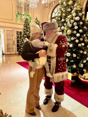 Marla Maples Instagram - Nothing sweeter than giggles and a surprise visit from Santa as we get ready for Alexander’s first Christmas.
I may have been protective when Santa snuck up behind us… 
but look how precious he is, welcoming this dear Santa  with that open little heart & purest joy. 🎅🏼✨