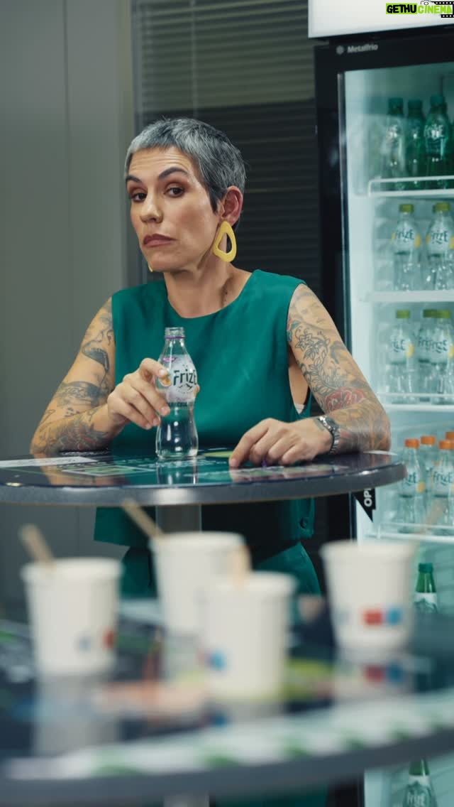 Marta Bateira - 4.7K Likes - Como está a tua bolha interior? A Beatriz explica: manter a boa disposição nem sempre é fácil, mas agora podes testar com a Frize. Faz o teu certificado digital de Boa Disposição (link na bio) Ah! exceto se fores o Ljubomir… 

#Frize #SóParaBemDispostos #LinhaBemDispostos24h