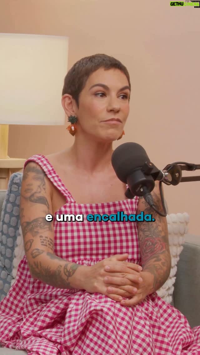 Marta Bateira - 4.7K Likes - Solteira aos 30? Então e os filhos? O casamento? O namorado?
Neste episódio do podcast “[Não] Fica Bem Falar de…”, conversámos sobre a pressão de estar solteira aos 30, 40, 50, e as expectativas sociais para “ter a vida resolvida” até certa idade.
Com Marta Bateira (@beatrizgosta) e a @filipajardimdasilva falamos sobre a ideia (errada) de que só estamos “bem” quando estamos com alguém. Porque estar solteira não é sinónimo de falhar é também de escolher, crescer e viver à tua maneira.
💙 Ouve já em todas as plataformas de podcast ou no YouTube da Wells.
#NãoFicaBemFalarDe #PodcastWells #SemTabus