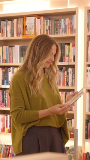 Martina Klein Instagram - @martinakleinpro nos cuenta cuáles son sus libros del momento. #WomanElCorteInglés
