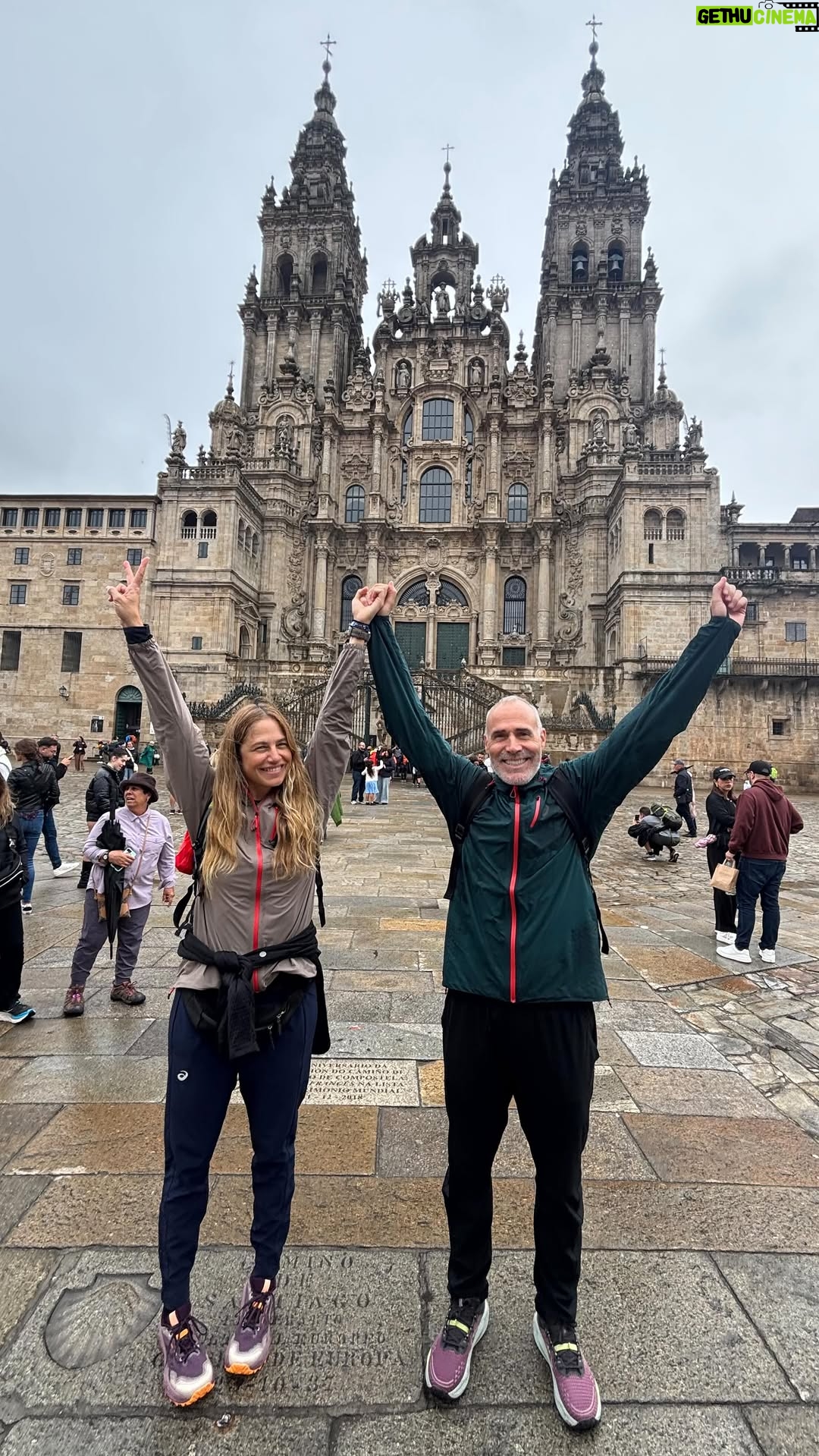 Martina Klein - 14.4K Likes - ¡OBJETIVO CUMPLIDO!
Un tramo del Camino De Santiago ✅
Este 2025 teníamos varios propósitos marcados a nivel personal y familiar. 
En verano realizamos uno de ellos: visitar la bella ciudad de San Sebastián, y ahora hemos podido disfrutar de unos días del apasionante y hermoso camino De Santiago.
¡Os dejamos aquí algunos de los mejores momentos compartidos con parte de nuestra familia y maravillosos amigos!
¡Intentaremos repetir, vale mucho la pena 🤗! 
Qué país tan bonito tenemos ❤️
¡Gracias @asicstennis 👟y @festina.watches ⌚️por equiparnos!