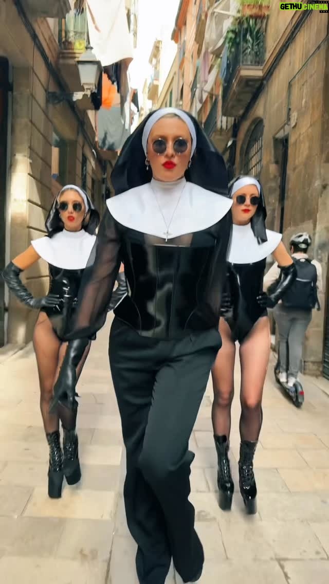 Maruv - 13.9K Likes - @maruvofficial 😎😎😎

Getting ready for Halloween😉
#maruv