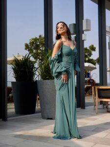 Marwa Karam Instagram - Im not crying you are 🥺♥️
Photos by @georgehelou_ 
Dressed by @zeenazaki 
Jewlery @sartorogeneve 
Makeup @nahed_makeupartist 
Hair @hairbymousa