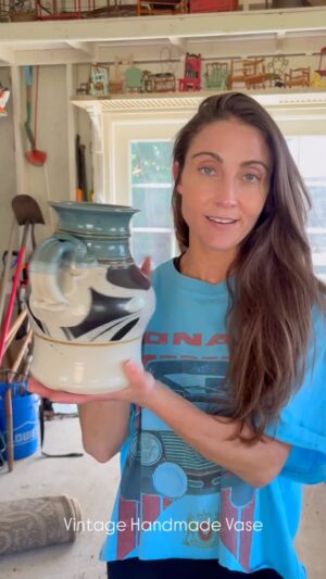 Mary Padian Instagram - From dusty shelves to dreamy décor — today’s thrift haul ✨#marysfinds #vintage #treasures #thriftfinds #thrift #thrifting #thrifthaul

🪵 Wooden basket
🎨 2 handmade vases
🎶 Vintage cassette holder
👑 Queen Mary bowl