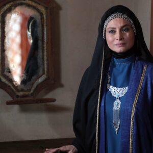 Maryam Kavyani Instagram - ⁨	⁨	⁨	⁨	.
چقدر دل بزرگ میخواد خلق کردن اثر و پذیرفتن پایانش.
مگه میشه برای هنرمند پایانی نوشته شود.
نمایش چند قاب به بهانه یاد آوری سریال عشق کوفی🫠

#عشق_کوفی #مریم_کاویانی #سریال_ایرانی 
‪‪‪‪@hassan.akhondpour‬‪@maryam_kavyani‬‪@nadersoleimanii‬anii‬anii‬ani‪@aminmoradirad‬adirad⁩ 📸