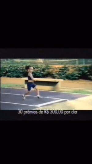 Maurren Maggi Instagram - Feliz dia das crianças !!! 
A @sophiamaggii pequenininha fazendo a propaganda da @caixa 

@caixa
@loteriascaixaoficial
 @atletismo.brasil 
@atletismopaulista