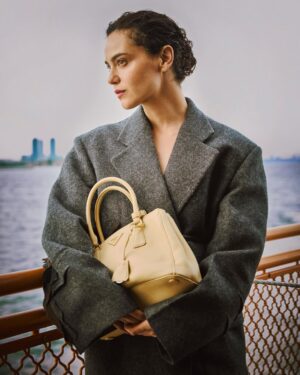 May Calamawy Instagram - Effortless sophistication meets contemporary edge – Egyptian-Palestinian actress #MayCalamawy brings Prada’s Galleria bag to life in a series of sleek, scene-stealing looks. Swipe through for a masterclass in modern elegance, and tap the link in bio for more.

تجمع الممثلة المصرية الفلسطينية مي القلماوي بين الأناقة الحديثة والجاذبية الملفتة، لتضع بصمتها الخاصة على حقيبة Galleria من Prada من خلال مجموعة من الإطلالات المفعمة بالرقي. اسحبوا الشاشة لمشاهدة الصور والاستمتاع بالأناقة العصرية، وانقروا على الرابط في البايو لمزيد من الإلهام.

#PresentedBy: @prada

Photography: @matteaston
Styling: @natasharoyt
Make-up: @tuddynana
Hair: @pasqualeferrantehair
Nails: @sonyameesh
Creative Ideation & Production: @worldofzora
Local production: @feteproduction