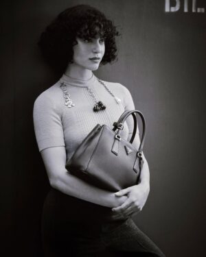 May Calamawy Instagram - Effortless sophistication meets contemporary edge – Egyptian-Palestinian actress #MayCalamawy brings Prada’s Galleria bag to life in a series of sleek, scene-stealing looks. Swipe through for a masterclass in modern elegance, and tap the link in bio for more.

تجمع الممثلة المصرية الفلسطينية مي القلماوي بين الأناقة الحديثة والجاذبية الملفتة، لتضع بصمتها الخاصة على حقيبة Galleria من Prada من خلال مجموعة من الإطلالات المفعمة بالرقي. اسحبوا الشاشة لمشاهدة الصور والاستمتاع بالأناقة العصرية، وانقروا على الرابط في البايو لمزيد من الإلهام.

#PresentedBy: @prada

Photography: @matteaston
Styling: @natasharoyt
Make-up: @tuddynana
Hair: @pasqualeferrantehair
Nails: @sonyameesh
Creative Ideation & Production: @worldofzora
Local production: @feteproduction