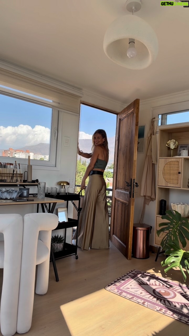 Mayte Rodríguez - 2.5K Likes - No hay amigo secreto que valga, mamá y papá siempre son regaloneados en Navidad. 🎄 ❤️ aproveché los últimos días y regalaré  suavidad. @cannonhome_cl lover ❤️