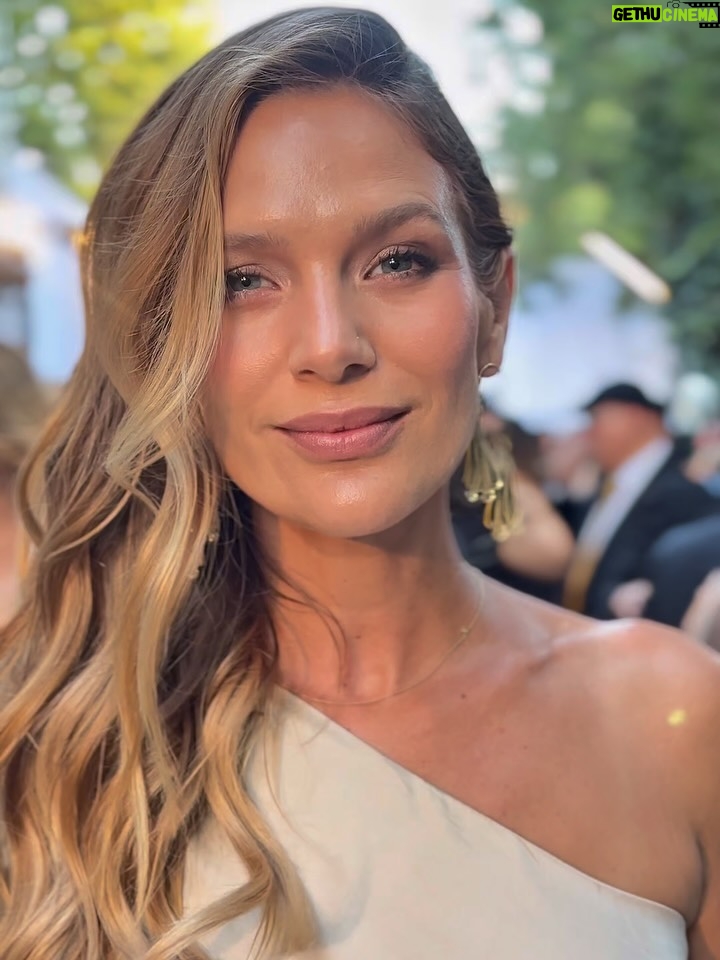 Mayte Rodríguez - 545 Likes - Una noche llena de brillo ✨ talentos y belleza, nuestro cabello es el marco de nuestra cara, nos sirve para interpretar como nos sentimos, y siempre jugar. Gracias @kerastase_official por una noche inolvidable.  #Kerastase
#KerastaseChile #KerastaseClub ✨
