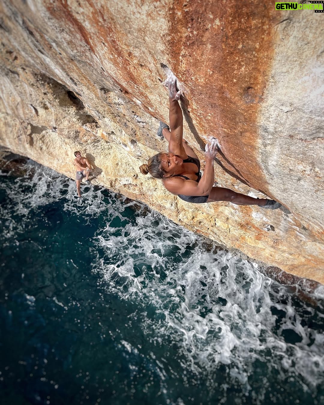 Meagan Martin - 5.9K Likes - Wish I could deep water solo every day ✨!!! One of the coolest climbs I’ve ever done. Thanks for showing me around the Diablo wall @chris_sharma 🤩!!!
“All Cats” 5.13b 

📸 by @brettlowell