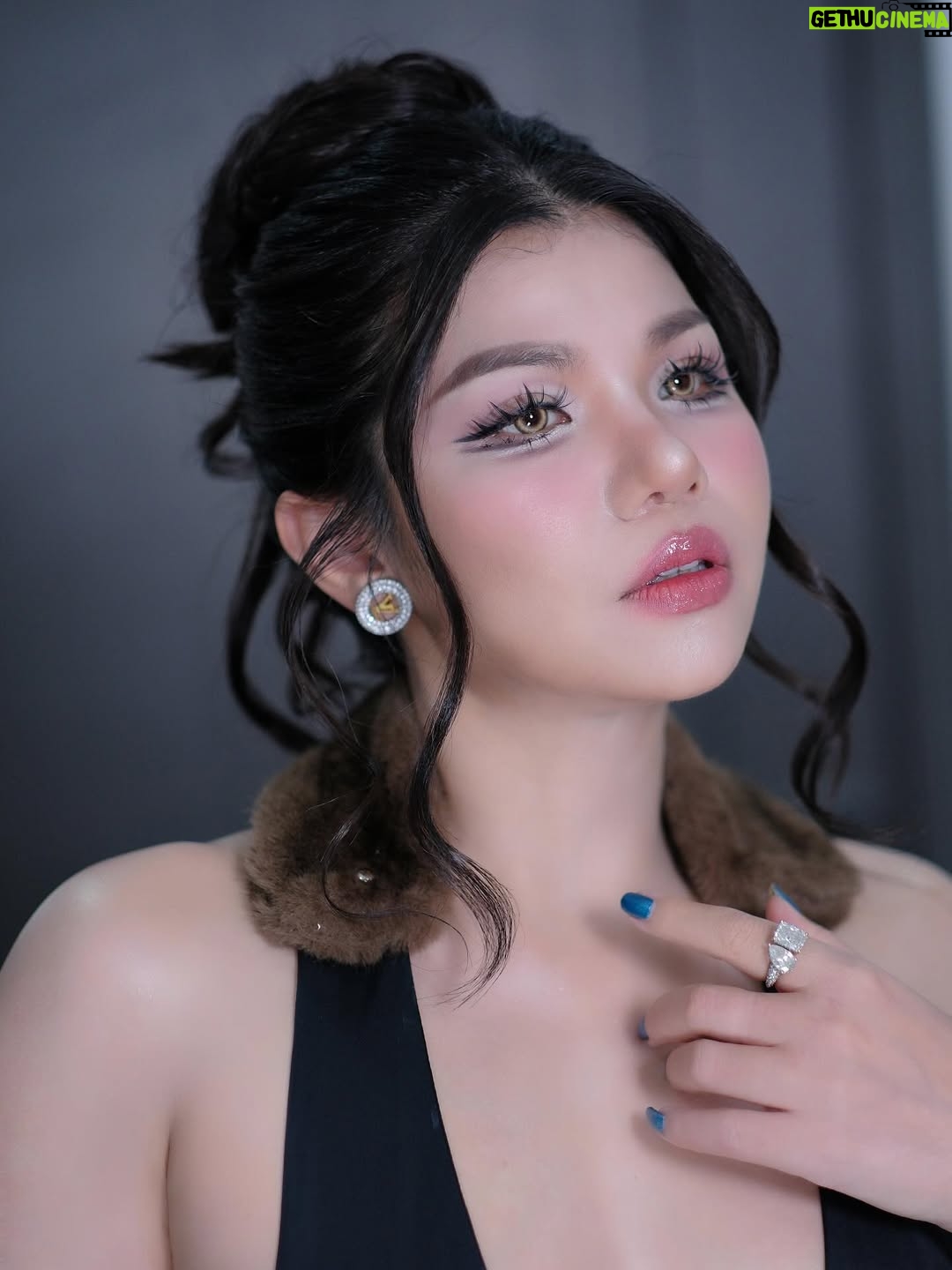 Meas Soksophea - 385 Likes - 