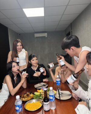Meas Soksophea Instagram - ជួបជុំសប្បាយរីករាយនិងមនុស្សជាទីស្រលាញ់ជាមួយ Vattanac Beer
#vattanac #VattanacPremiumLight 🥰😍