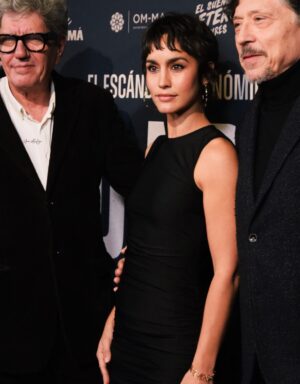 Megan Montaner Instagram - Esto pasó anoche ✨

Premiere #PAPELES, una película de @arturomontenegro 

Ojalá os guste ❤️

5 de diciembre en cines