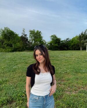 Megan Nicole Instagram - feels like summer