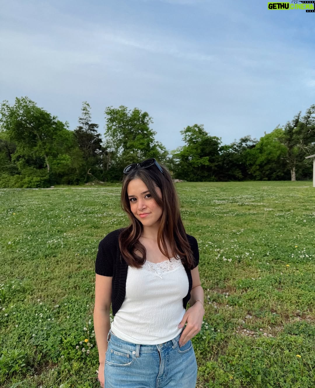 Megan Nicole - 2.5K Likes - feels like summer